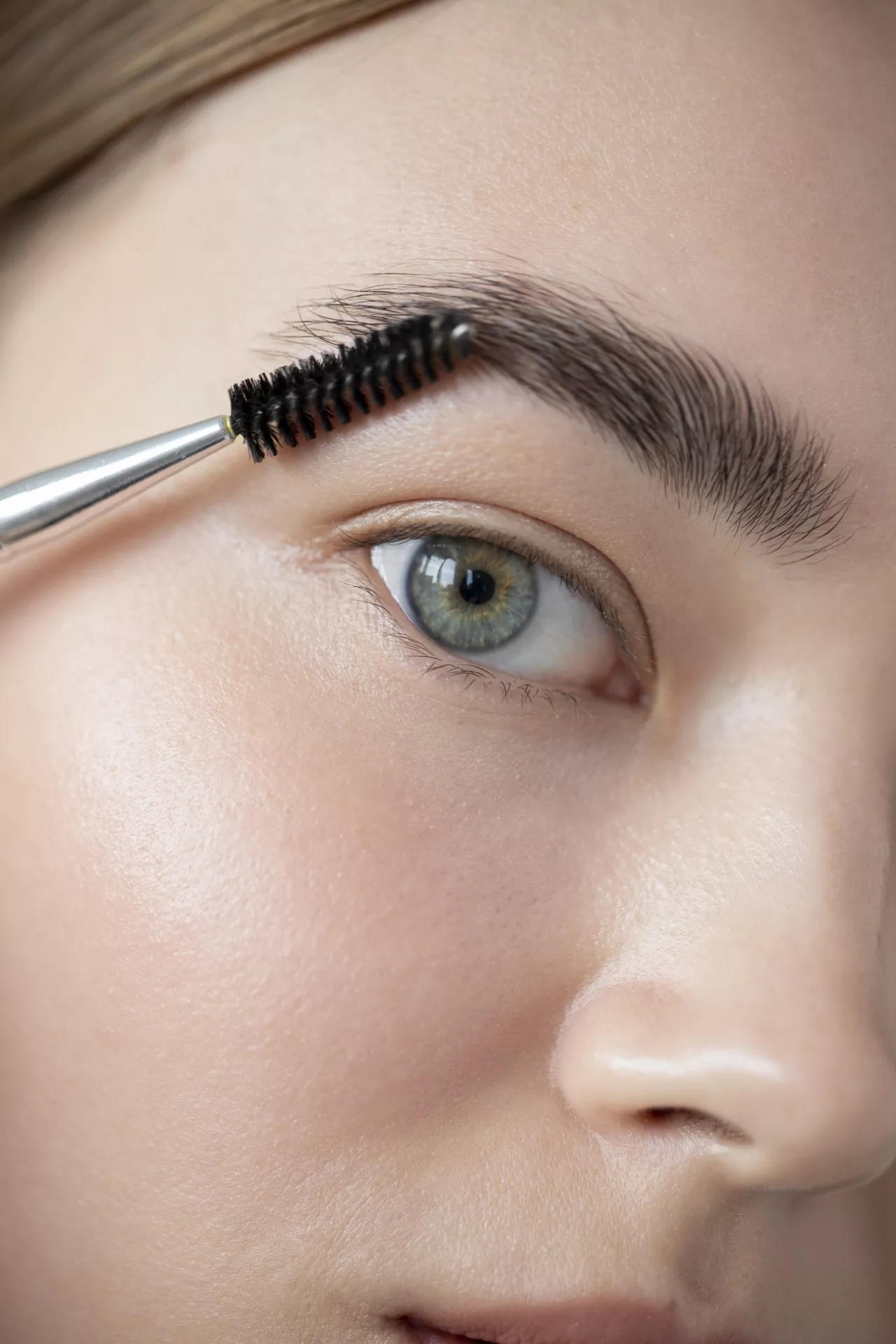 Precision Brow & Facial Grooming